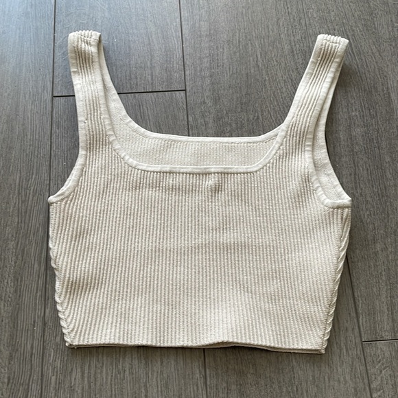 ✨SOLD✨ Aritzia Cropped Tank - Sculpt Knit Matte Pearl- XS - Picture 6 of 10